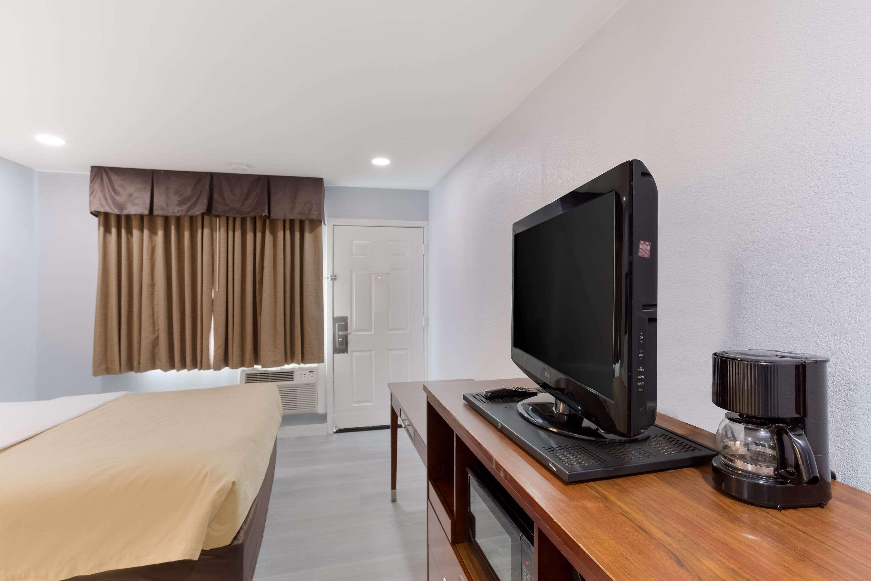 Quality Inn Redding Near I-5 Buitenkant foto
