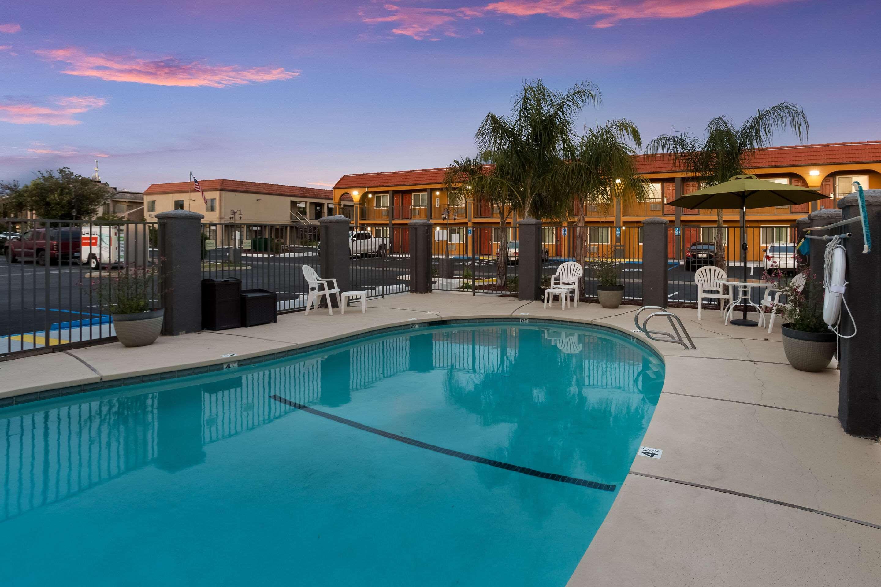 Quality Inn Redding Near I-5 Buitenkant foto
