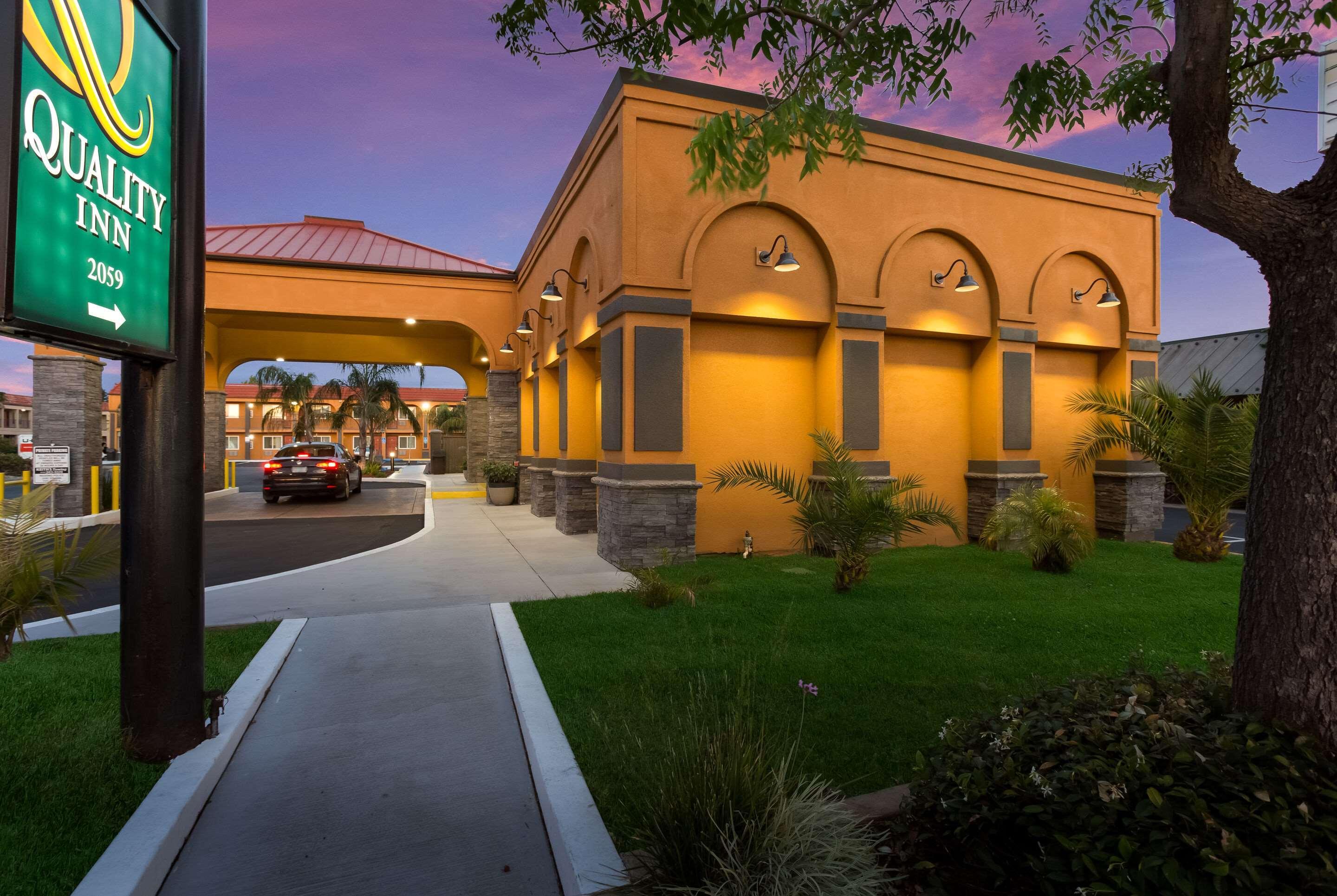Quality Inn Redding Near I-5 Buitenkant foto