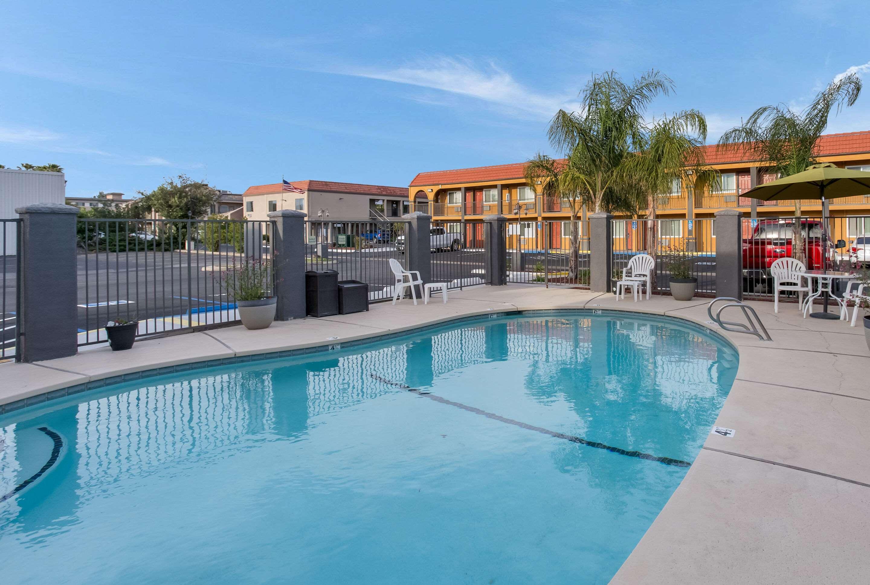 Quality Inn Redding Near I-5 Buitenkant foto