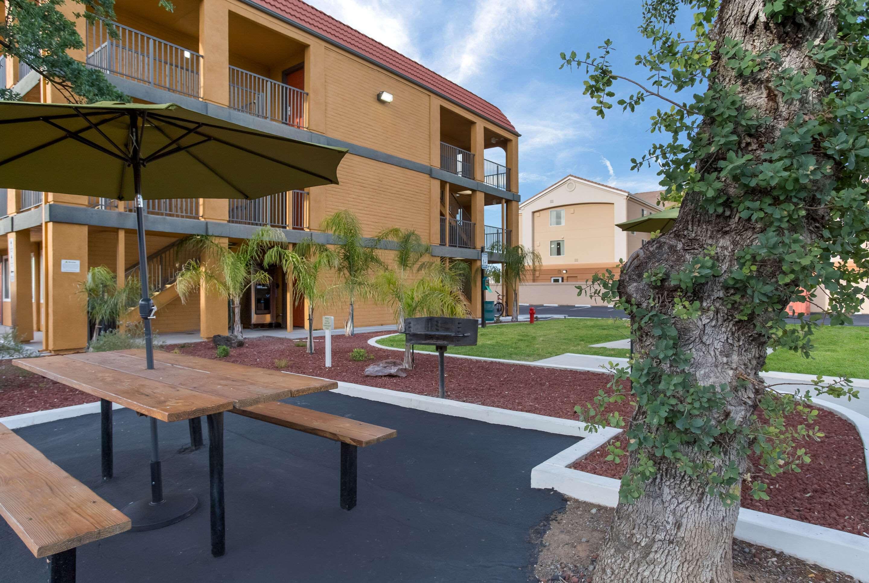 Quality Inn Redding Near I-5 Buitenkant foto