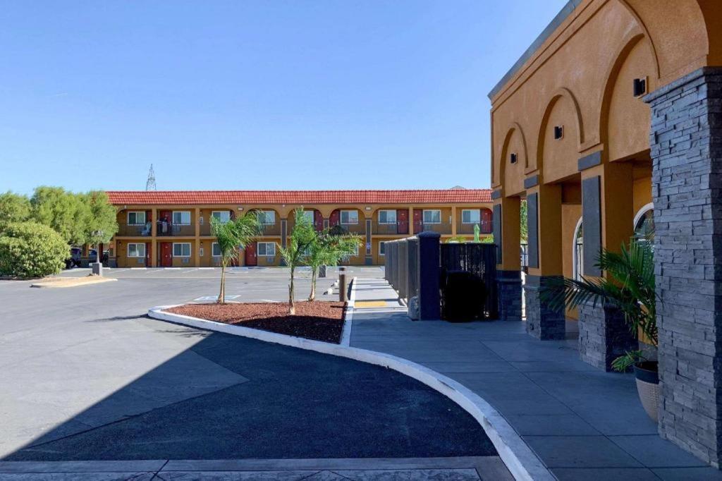 Quality Inn Redding Near I-5 Buitenkant foto