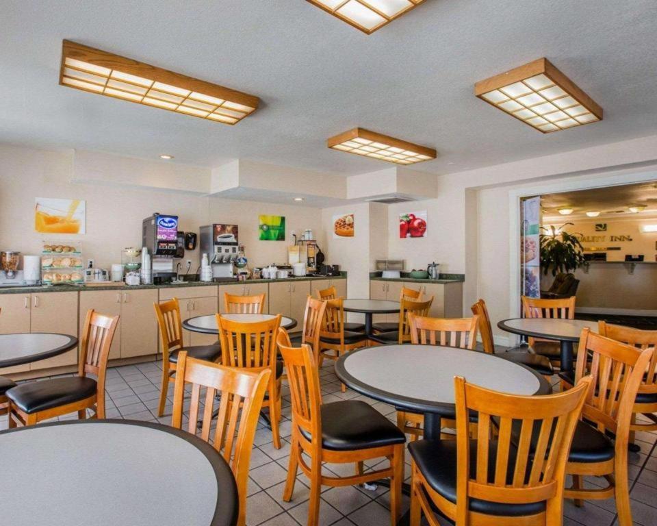 Quality Inn Redding Near I-5 Buitenkant foto