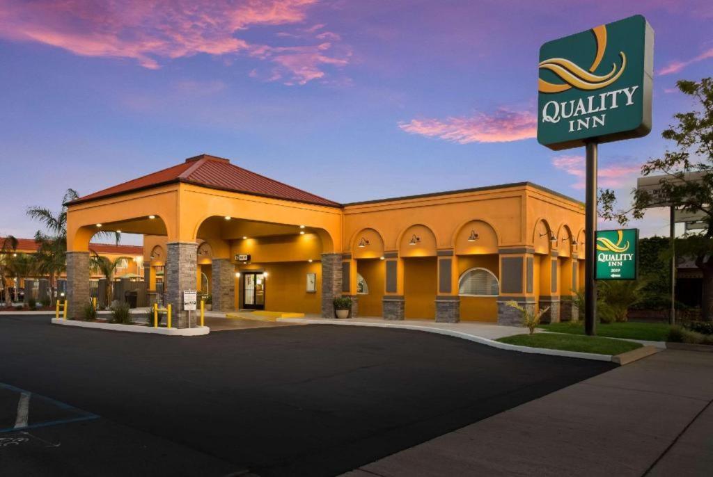 Quality Inn Redding Near I-5 Buitenkant foto
