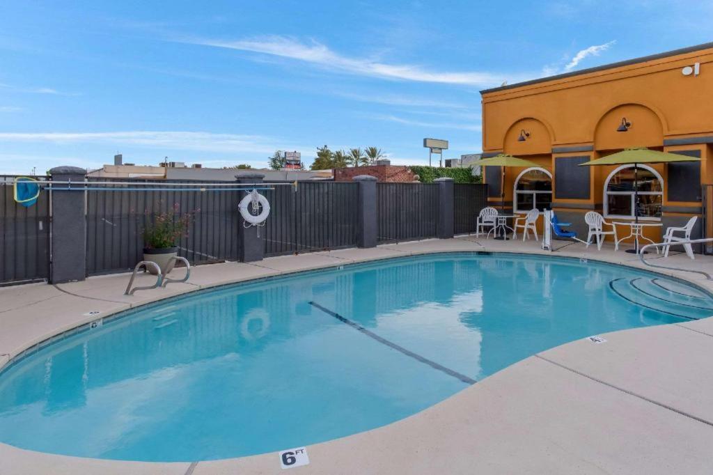 Quality Inn Redding Near I-5 Buitenkant foto
