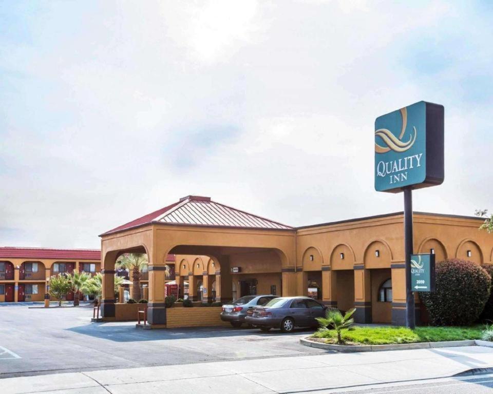 Quality Inn Redding Near I-5 Buitenkant foto