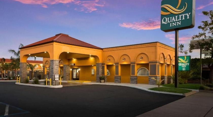 Quality Inn Redding Near I-5 Buitenkant foto